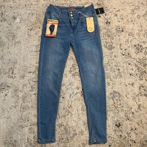 Wax skinny jean. Size 5/27.